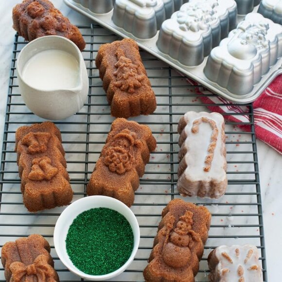 Nordic Ware Holiday Mini Loaves Pan - Picture 3 of 6